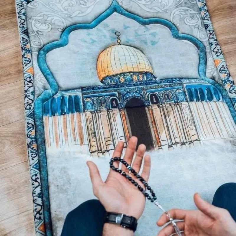 مصلية مبطنة مانعة للانزلاق + سبحة